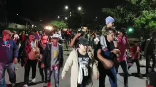 Una caravana de migrantes hondureños sale hacia Estados Unidos este miércoles