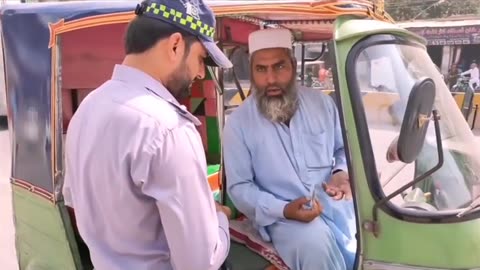 The poor driver's challan was submitted by the traffic warden from his own pocket