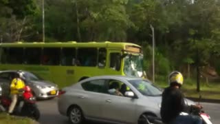 Dos buses de Metrolínea se chocaron