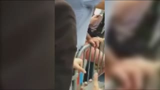 Vídeo Viral: Macron es abofeteado por un hombre durante un viaje oficial
