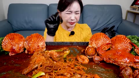 CRAZY ASIAN!!! You won't believe she will eat it all. Seafood Jjamppong Spicy Octopus Legs M