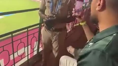 Indian Police Stop Pakistani Fan from Chanting ‘Pakistan Zindabad’ During Cricket World Cup in India