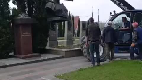 Ukraine War - In Ukraine, another monument to the winners of Nazism was dismantled