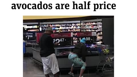 Woman's amazing twerk in supermarket