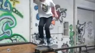 Skate rail fail rolls on rail