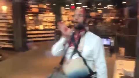 Palestinian Supporters VICIOUSLY Attack Jewish Man In NYC, NYPD Steps In