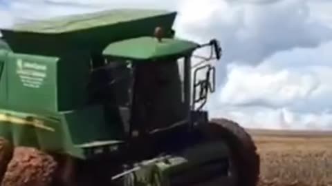 tractors stuck, machines accelerating (31)