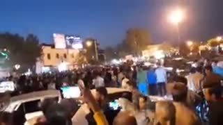 Anti-government protesting continues in Iran as hundreds gather in street