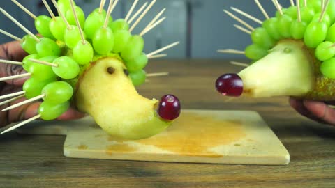 How to make a hedgehog using pear and grapes