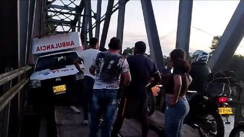Ambulancia quedó trancada en el Puente Sogamoso