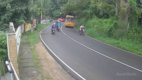 Kerala road accident shocking cctv video _ Maruti alto car accident trivandrum kerala