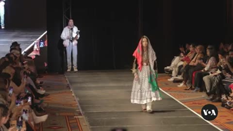 Indigenous_designers_show_at_first_Native_Fashion_Week(240p)