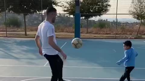 Dad pulls off mind-blowing trick shot for his son