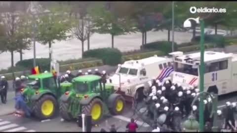 Covid-19 lockdown protests in Poland - Tractor vs Police Van