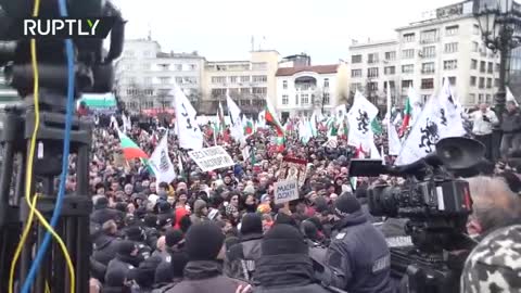 Bulgarians Storm Parliament to Protest "Green" Pass