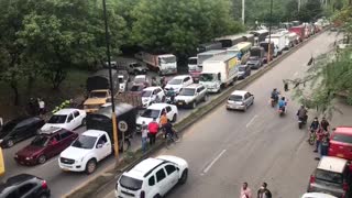Marcha contra la Reforma Tributaria avanza por la autopista Floridablanca-Bucaramanga