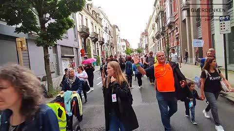 Brüssel 11.09.2021 - Europeans United Aufzug in voller Länge mit vielen lachenden Gesicherten