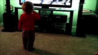Toddler shows off dance moves