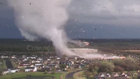 Tornado rips through Kansas in US Drone Footage