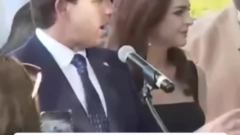 [2023-08-23] The crowd was booing Gov. Ron DeSantis, then this happened