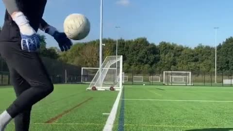 Touch and zing 🚀 #goalkeeper #football #short