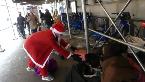 Santa Spreads Holiday Cheer Giving To Homeless 2023
