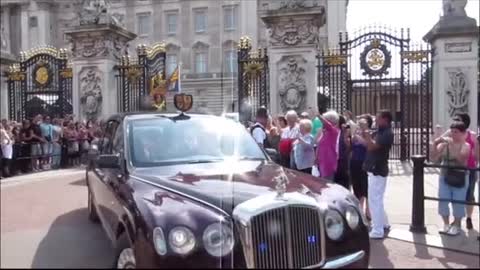 Queen Elizabeth Gets Taken to Hospital Urgently!