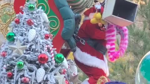 Santa's Sleigh Fail at Disneyland