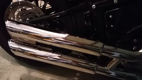 2019 Harley Davidson Softail Slim FLSL - Vance & Hines 3" Round Twin Slash Slips installed