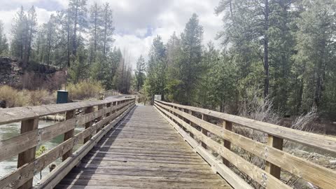 End of Hike, Returning to the Sun Lava Trailhead – Deschutes River Trail – Central Oregon – 4K