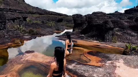 Canaima National Park, Venezuela 📍😳 Who’s up for a quick plunge? 🥰