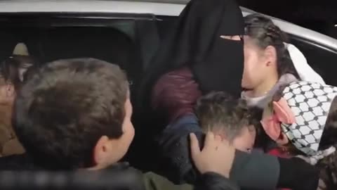 Watch...a touching moment of the meeting of freed prisoner Fatima Amarneh
