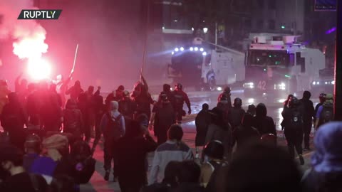 Chile: Riots break out during protest in Santiago on 2nd anniversary of 2019 demos - 18.10.2021