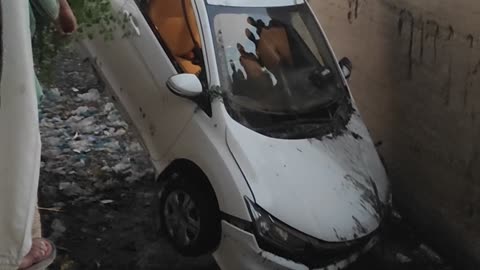Stupid driver dump car in sewerage