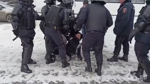 Russische Polizeigewalt - Demos gegen den Krieg - Jekaterinburg