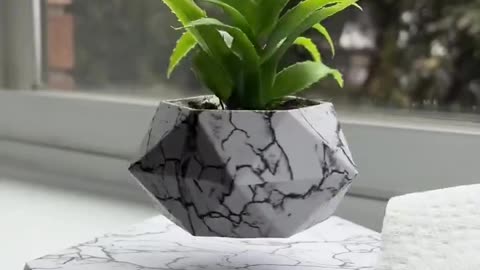 Levitating pot Leplant Wood ~The internet is ecstatic!