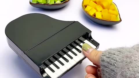piano-shaped cutlery