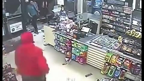 Dozens of suspects looted and vandalized a 7-11. Sacramento County In California