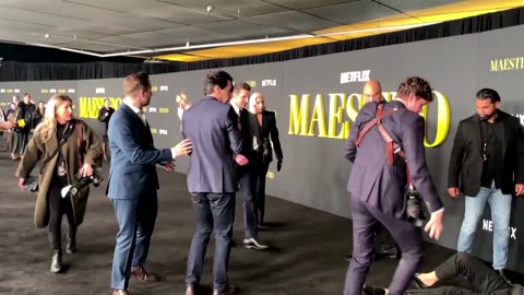 Bradley Cooper helps photographer who tripped