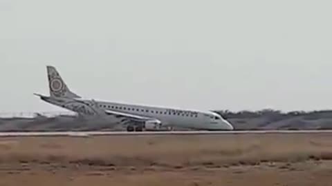 Heroic pilot safely lands plane without front wheel