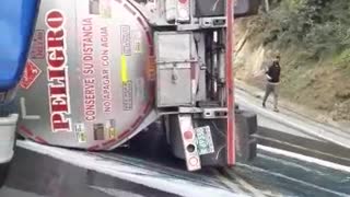 Volcamiento de carrotanques cargados con combustible, generaron emergencia en la vía a Cúcuta
