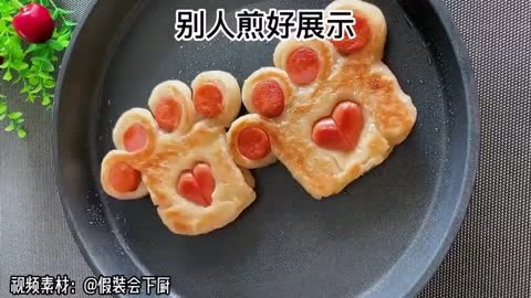 A bear's paw cake that can be made by grabbing the cake, the finished product is simply too healing