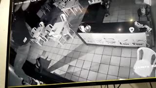 Ladrones se metieron por el techo de un restaurante en Piedecuesta y después se llevaron $5 millones