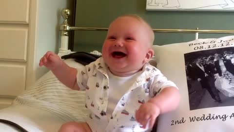 The funniest baby laughing and chucking