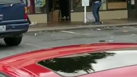Legally Armed Citizen Show A Bunch Of Thugs Exactly Why They Shouldn't Try To Rob His Store