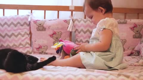Cute_Baby_and_Kitten_Playing_Together_-Funny_Video
