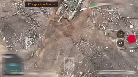 destruction of the Russian T-80 tank with an FPV drone.