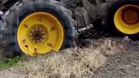 tractors stuck, machines accelerating (76)