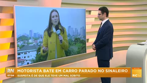 Motorista tem mal súbito e bate o carro no semáforo, Curitiba-PR