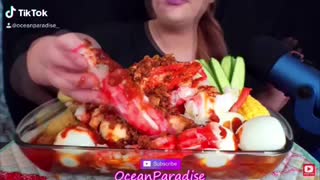 Asmr eating king crab seafood boil